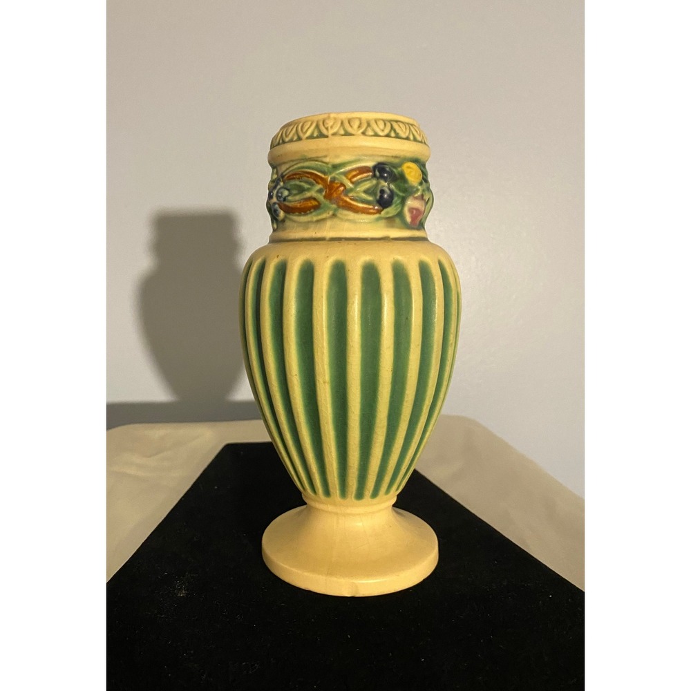 Roseville 7" Vase‎ Corinthian Pattern